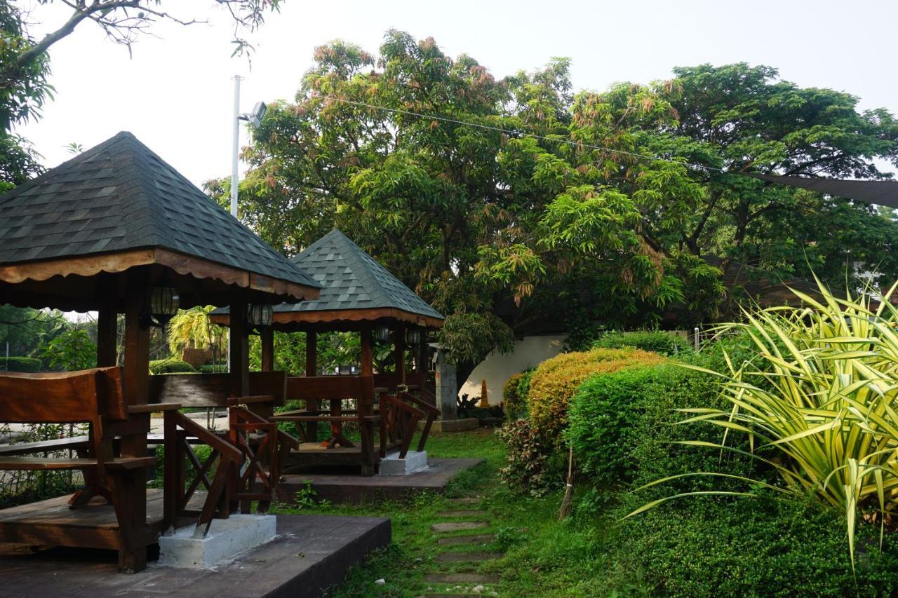 Floating Sanctuary Resort Powered By Cocotel Bulacan Экстерьер фото