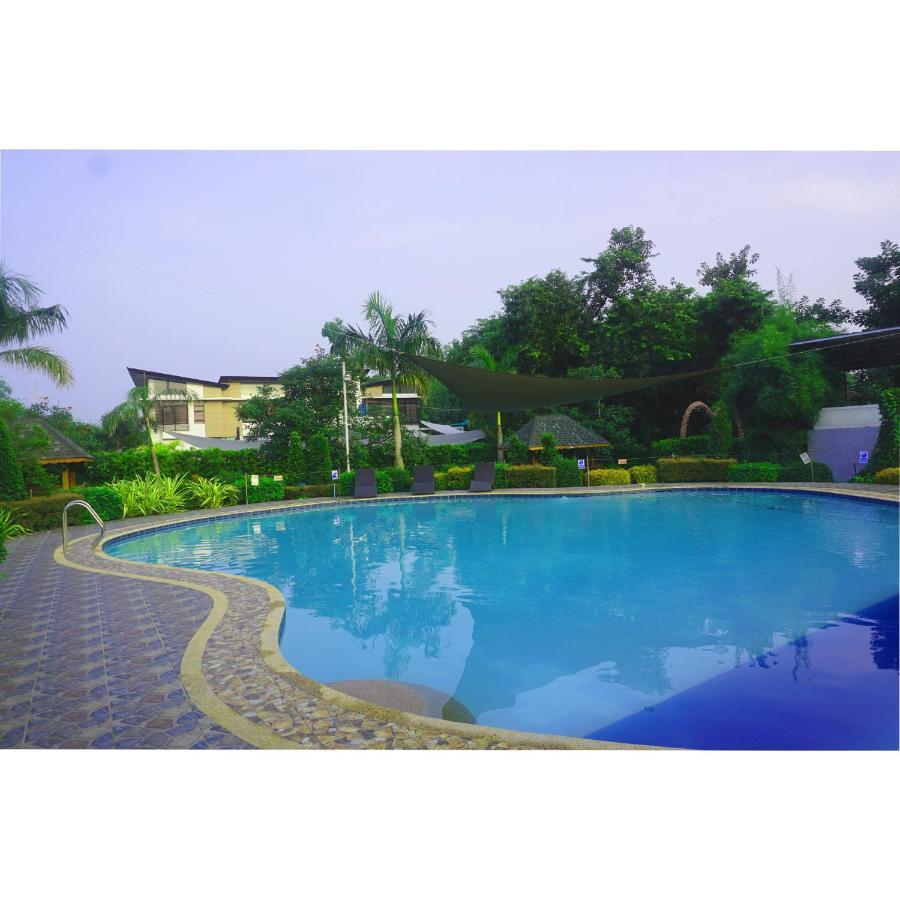 Floating Sanctuary Resort Powered By Cocotel Bulacan Экстерьер фото